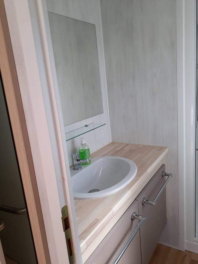 Luxueuze Stacaravan In Bredene Met Eigen Terras En Tuintje 外观 照片