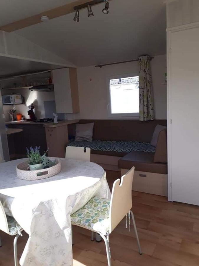 Luxueuze Stacaravan In Bredene Met Eigen Terras En Tuintje 外观 照片