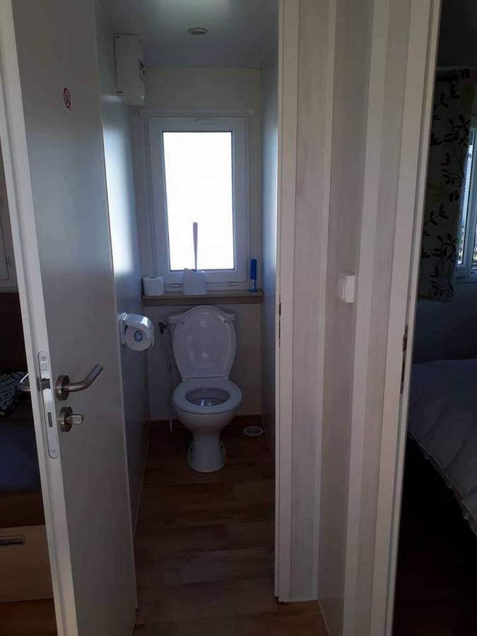 Luxueuze Stacaravan In Bredene Met Eigen Terras En Tuintje 外观 照片