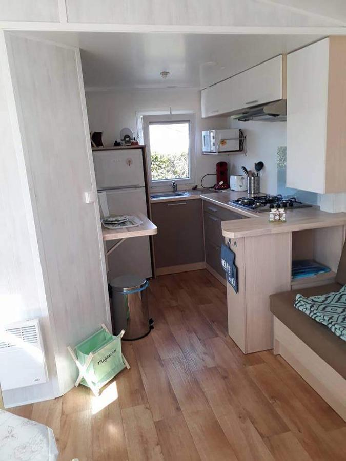 Luxueuze Stacaravan In Bredene Met Eigen Terras En Tuintje 外观 照片