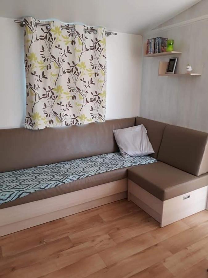 Luxueuze Stacaravan In Bredene Met Eigen Terras En Tuintje 外观 照片