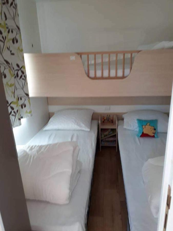 Luxueuze Stacaravan In Bredene Met Eigen Terras En Tuintje 外观 照片