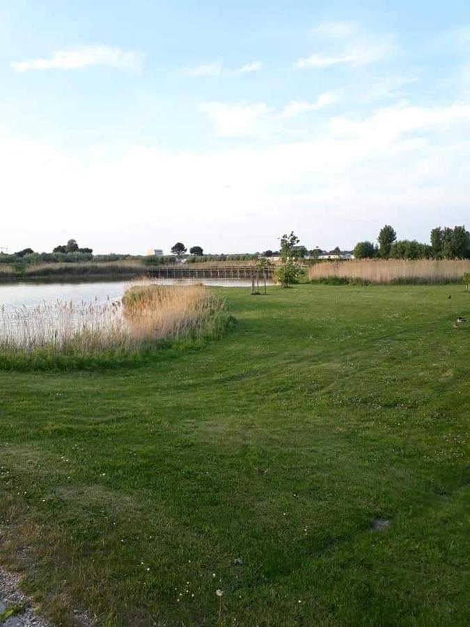 Luxueuze Stacaravan In Bredene Met Eigen Terras En Tuintje 外观 照片