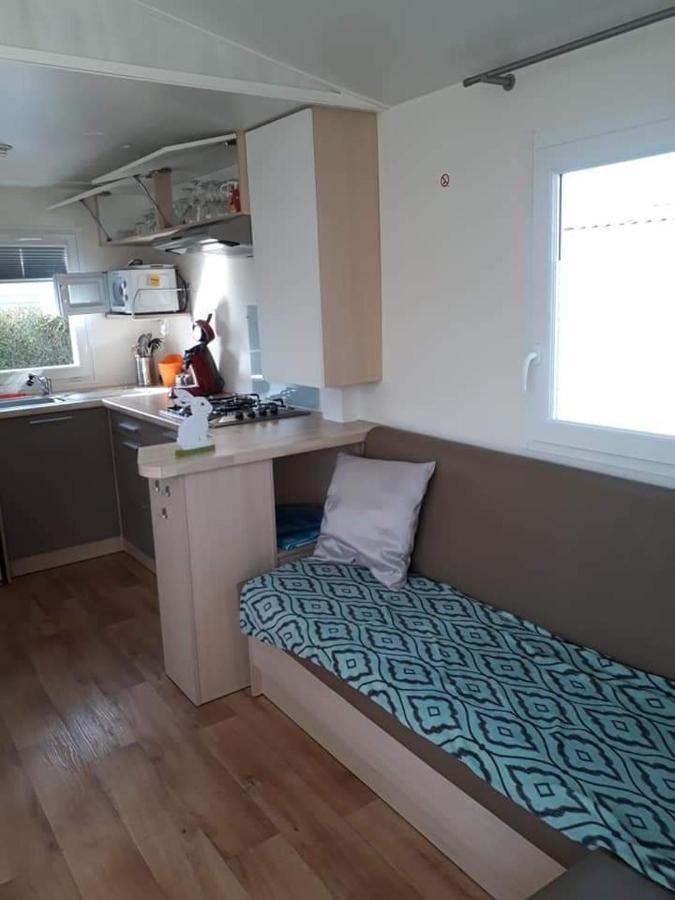 Luxueuze Stacaravan In Bredene Met Eigen Terras En Tuintje 外观 照片