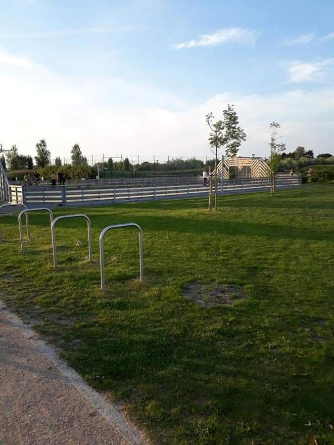 Luxueuze Stacaravan In Bredene Met Eigen Terras En Tuintje 外观 照片