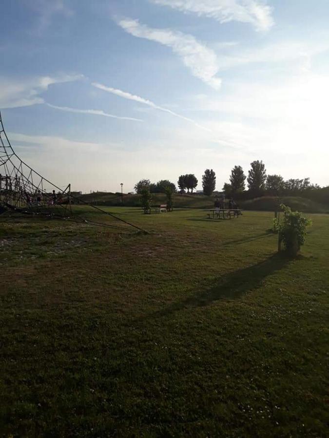 Luxueuze Stacaravan In Bredene Met Eigen Terras En Tuintje 外观 照片