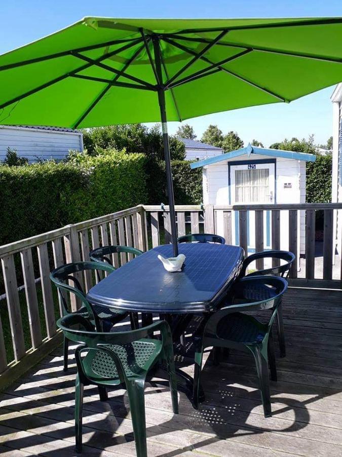Luxueuze Stacaravan In Bredene Met Eigen Terras En Tuintje 外观 照片
