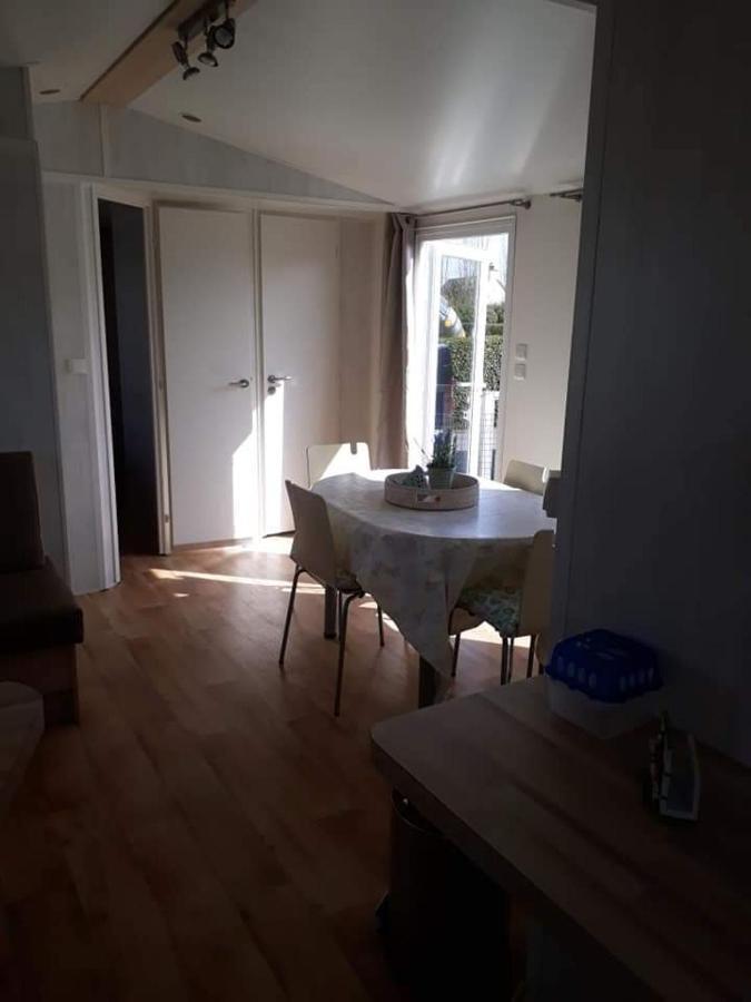 Luxueuze Stacaravan In Bredene Met Eigen Terras En Tuintje 外观 照片