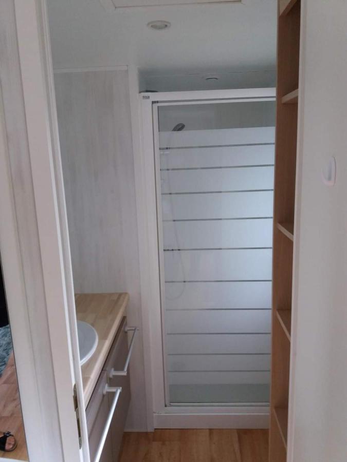 Luxueuze Stacaravan In Bredene Met Eigen Terras En Tuintje 外观 照片