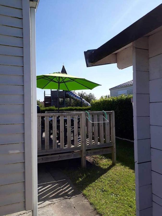 Luxueuze Stacaravan In Bredene Met Eigen Terras En Tuintje 外观 照片